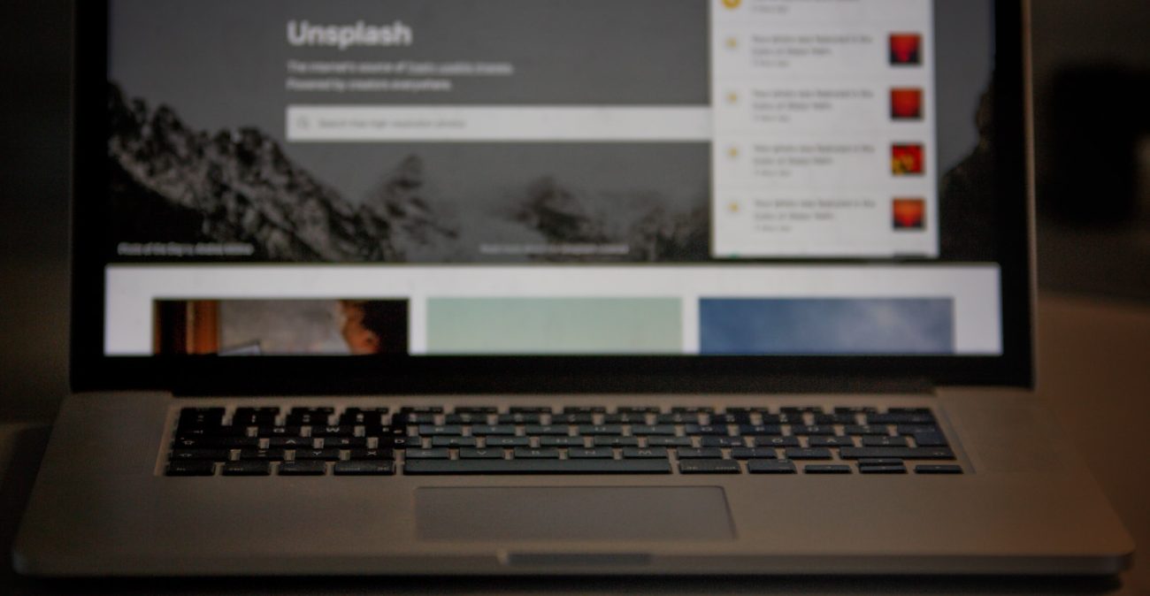 Interni linkovi na WordPress sajtu prikazani kroz povezivanje sadržaja radi bolje SEO optimizacije i lakše navigacije korisnika.